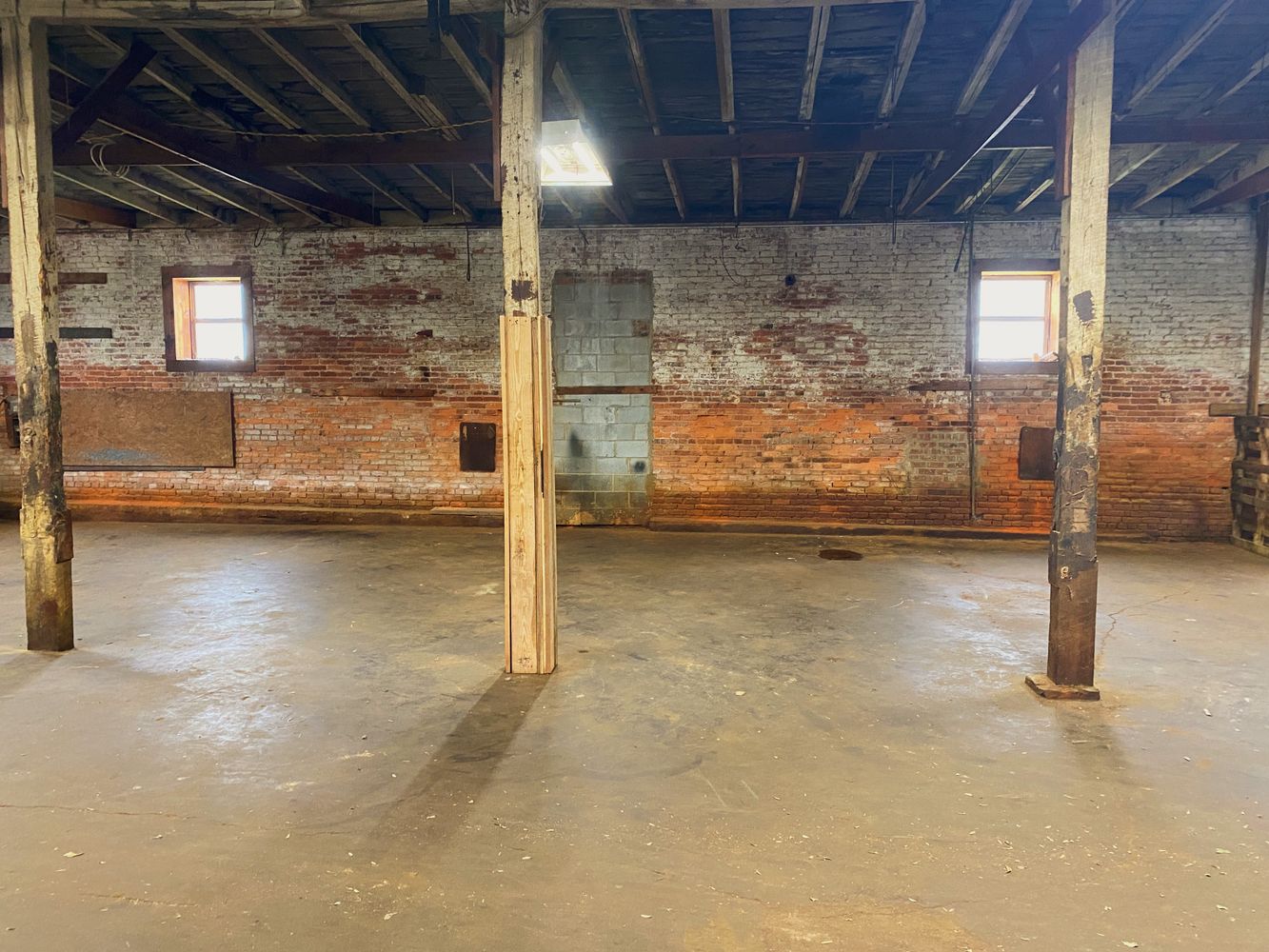 Maysville: 530 Sims St, Maysville, GA 30558